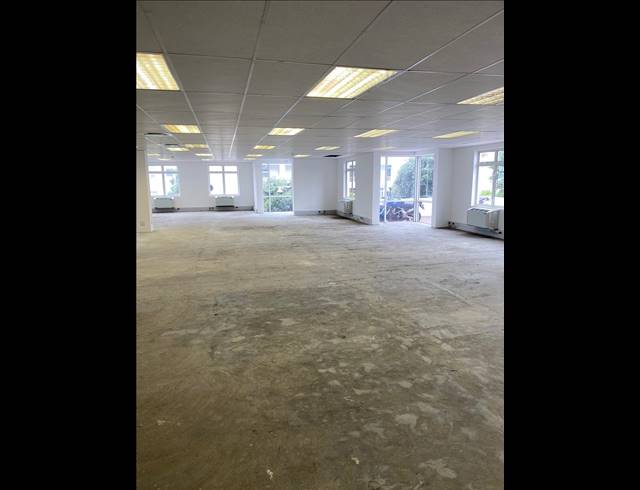 349M² OFFICE TO LET IN WATERFRONT